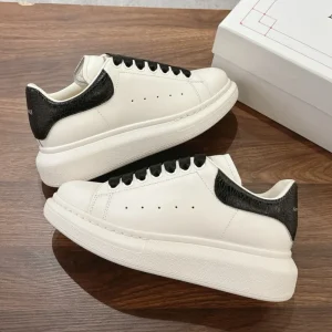 Designer Shoes Chinese Factory Men’s Women’s Casual Breathable Walking Shoes Cowhide Upper Rubber