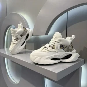 Fashionable Casual Skateboarding Shoes with Thick Soles Anti slip Design Suitable for Walking Men’s Shoes for Casual Wear
