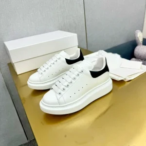 Fashionable Casual Sports Shoes with Thick Soles Breathable and Explosive Classic Men’s Shoes