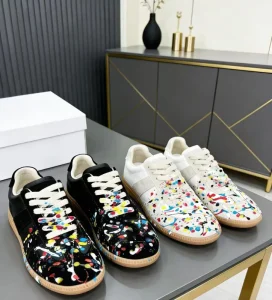 High-end Retro Style Fashion Design Men’s and Women’s Casual Shoes Black and White Graffiti Lace-up Training Sneakers