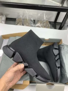 High-quality Luxury Designer Knitted Sports Shoes for Men Breathable and Retro Casual Walking Shoes Soft Light and Breathable