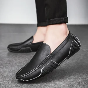 Large Sizes Men’s Shoes Breathable Comfortable One-Piece Slip-On Lightweight Business Fashionable Flexible Leather Shoes