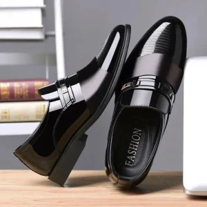 Leather Shoes for Men in Spring and Autumn New Business British Casual Fashionable Office Anti Slip Work One Foot Kick