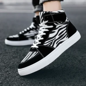 Men’s Casual Skateboarding Shoes Slip On Leather Flat Walking Wear Resistant Fashionable for Summer Spring