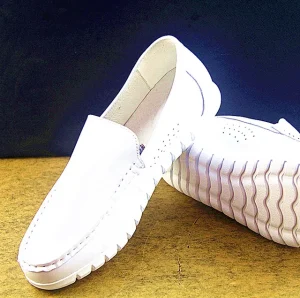 Men’s Genuine Leather Plaid Boat Shoes Slip On Light Weight Breathable Anti Slip Flats for Healthcare Winter
