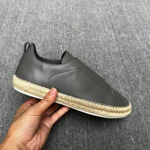 Men’s Leather Sneakers Classic Casual Low Top Flat Sole Shoes Breathable Comfort Walking Sneakers