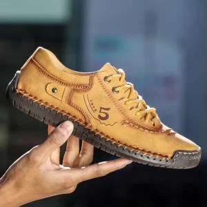 Men’s Soft Sole Leather Shoes Large Size Handmade Versatile for All Seasons Lace-Up Solid Color Autumn Fashion Trends