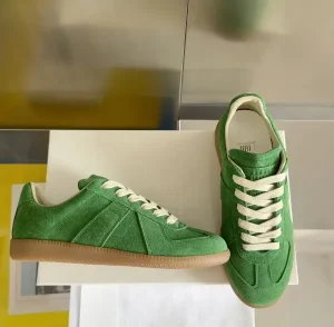 Men’s and Women’s Genuine Leather Casual Sneakers White Lace Up Closure Flat Foam Trainer Outdoor Shoes