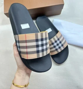 Men’s and Women’s Slip-On Shoes with Anti-Slip Properties Trendy Slip-On Shoes