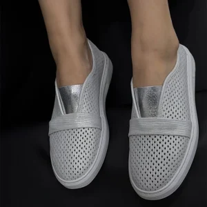 Minimalist Slip-On Flat Shoes With Sheepskin Upper And Rubber Outsole Cushioning For Commuting And Daily Lightweight Use