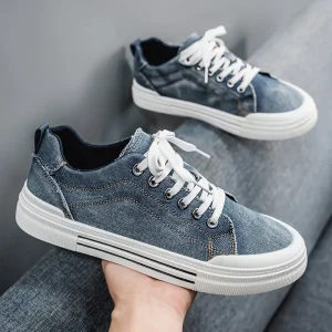 New Lightweight and Breathable Canvas Shoes for Men Soft Soled Casual Board Shoes Low Top Flat Bottomed Trendy Men’s Shoes