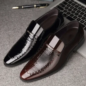New Men’s Shoes Large Men’s Patent Leather Business Shoes Pointed Shiny Lightweight and Versatile Work