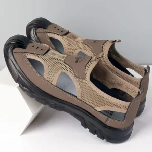 New Summer Mesh Breathable Slip On Driving Shoes with Holes for Men Outdoor Casual Waterproof Closed Toe Beach Shoes