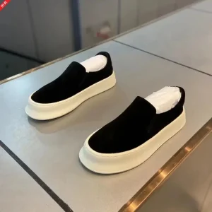 Spring Summer New Soft Sole Slip-On Lazy Shoes Men’s Trendy Fashion Versatile Artificial Leather Casual Breathable Shoes