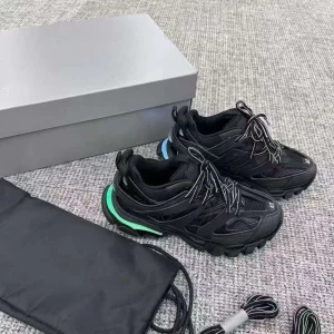 Trending Dropshipping Sneakers Retro Fashion Trend Famous Track 3.0 Led Designer Chunky Walking Style Shoes